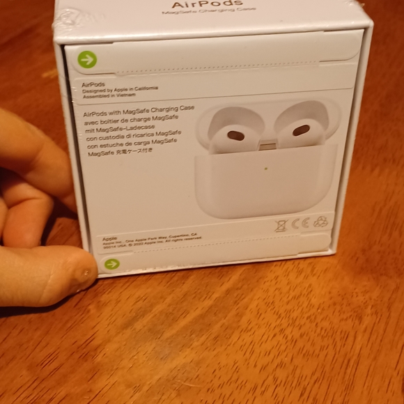 Apple airpods 3rd generation. Sealed brand new - Picture 4 of 5